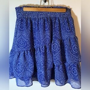 Loft Outlet Blue Patterned Women's Ruffle Skirt. Fun and flirty. Blue lining.